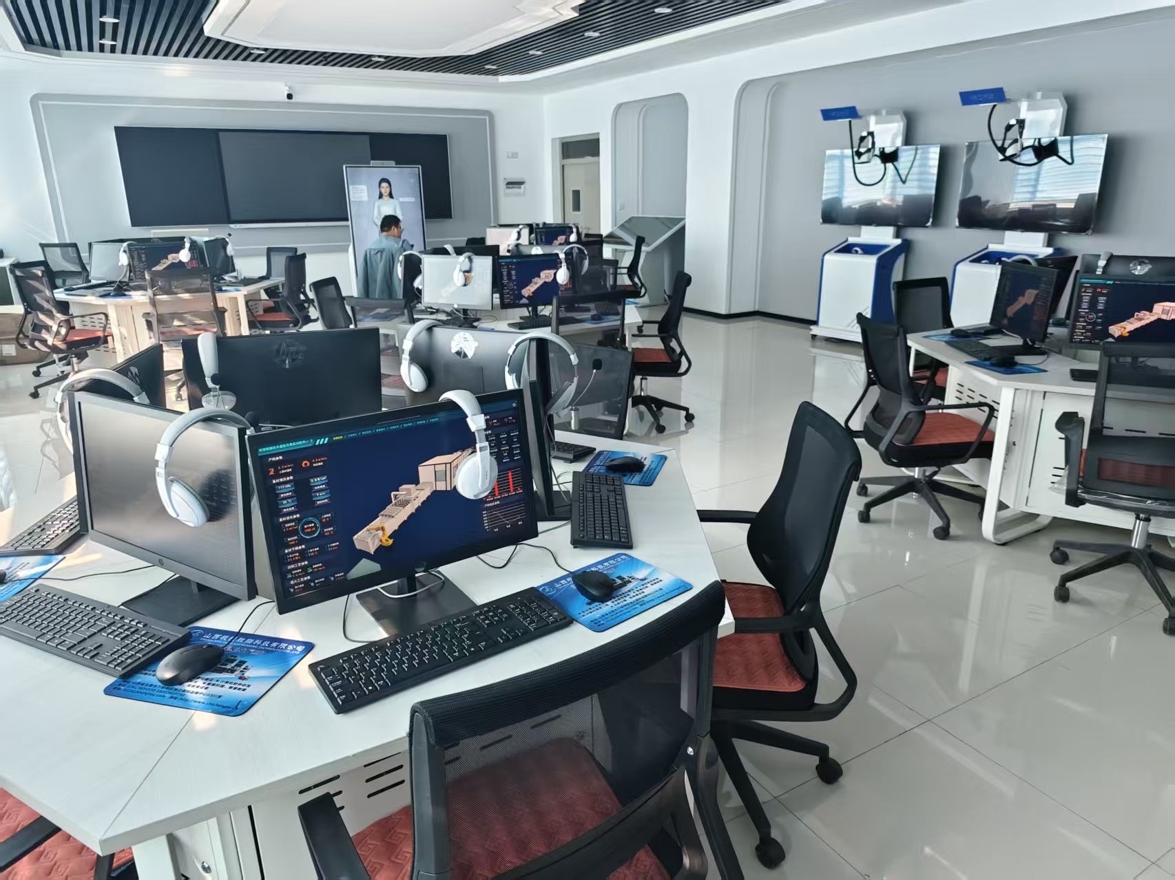 數字人導師賦能玻璃鍍膜虛擬仿真實訓軟件革新！